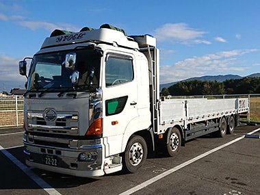 平ボディ車